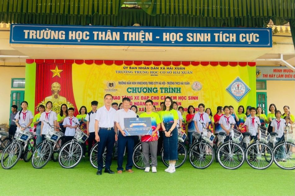 TRƯỜNG MẦM NON VINSCHOOL TIMES CITY VÀ NHỮNG “VÒNG XE YÊU THƯƠNG” TIẾP SỨC HỌC TRÒ NGHÈO VÙNG BIỂN ĐẾN TRƯỜNG