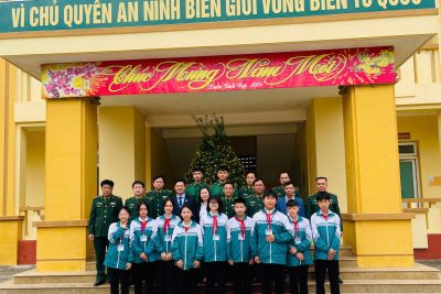 LIÊN ĐỘI THCS HẢI XUÂN TRẢI NGHIỆM GÓI BÁNH CHƯNG TẠI ĐỒN BIÊN PHÒNG CỬA KHẨU CẢNG HẢI THỊNH