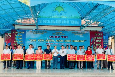 Học sinh Trường THCS Hải Xuân xã Hải Xuân vượt qua hơn 10.000 thí sinh ven biển tại tỉnh Ninh Bình giành thành tích xuất sắc trong cuộc thi trực tuyến: “Em yêu biển đảo quê hương”